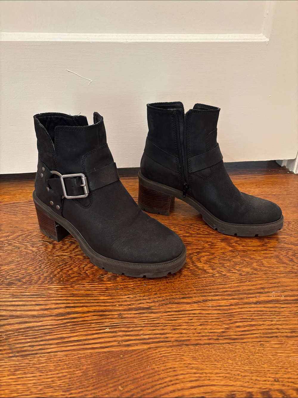 BWomen's Ankle Boots with Buckle Accent